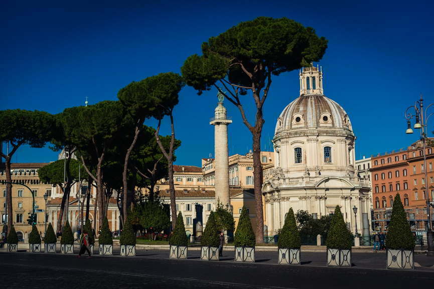 Колонна Траяна и Форум Траяна в Риме. Фото Mike Kire.